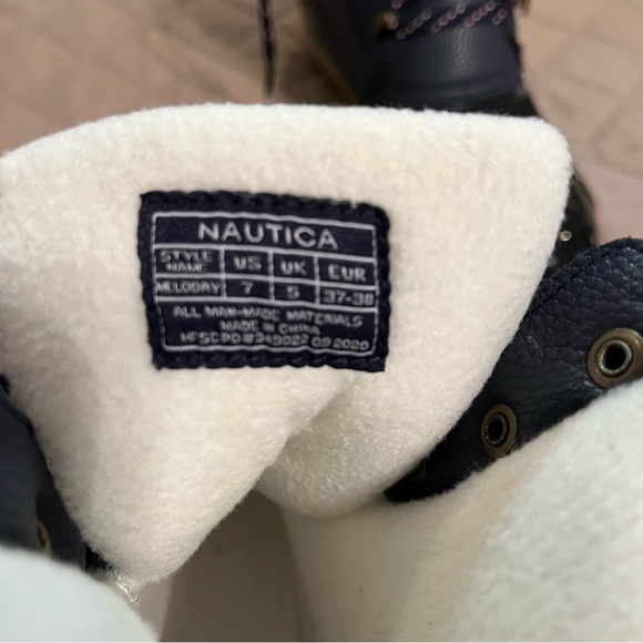 Nautica Meloday Women's Winter Boots. Navy Duck Boots - Picture 8 of 9